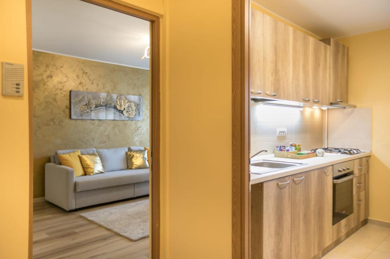 Golden Apartment Baneasa Boekarest Buitenkant foto