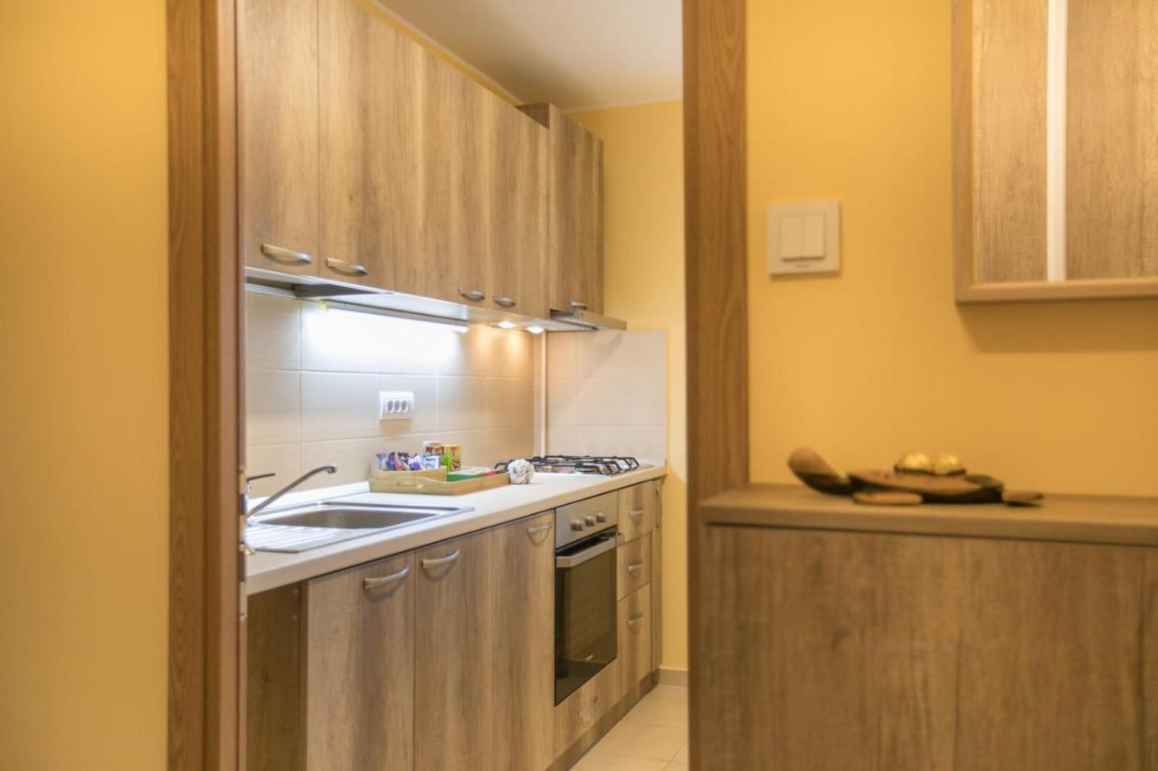 Golden Apartment Baneasa Boekarest Buitenkant foto