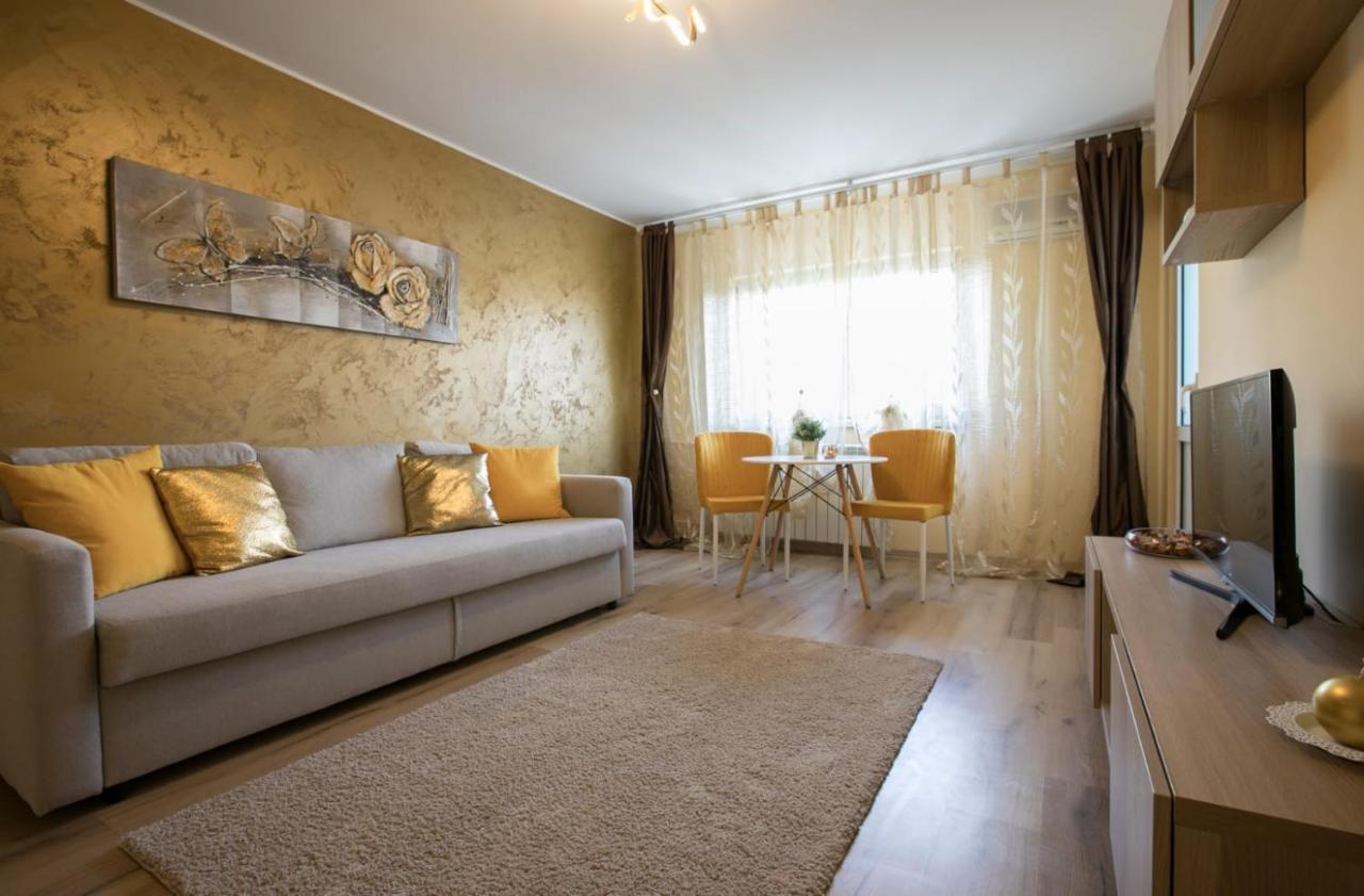 Golden Apartment Baneasa Boekarest Buitenkant foto