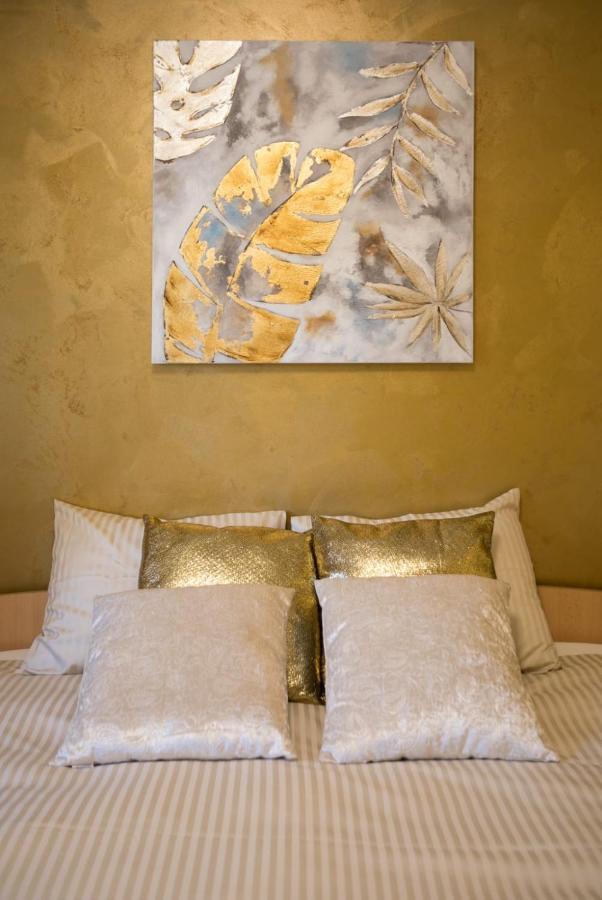 Golden Apartment Baneasa Boekarest Buitenkant foto