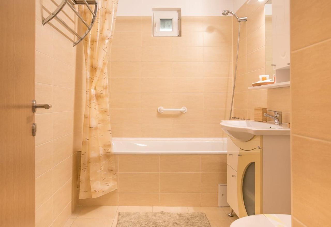 Golden Apartment Baneasa Boekarest Buitenkant foto